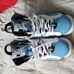 Retro Jordan 6 Unc white